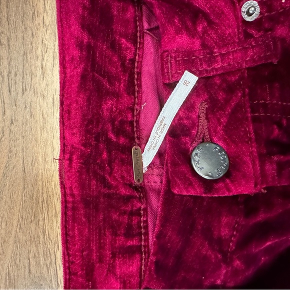 FREE PEOPLE FUSCHIA CRUSHED VELVET  CROP 5 POCKET PANTS JEANS SIZE 26 - Picture 3 of 4